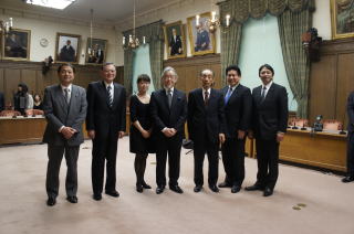 第２９代参議院議長肖像画掲額式にて作者