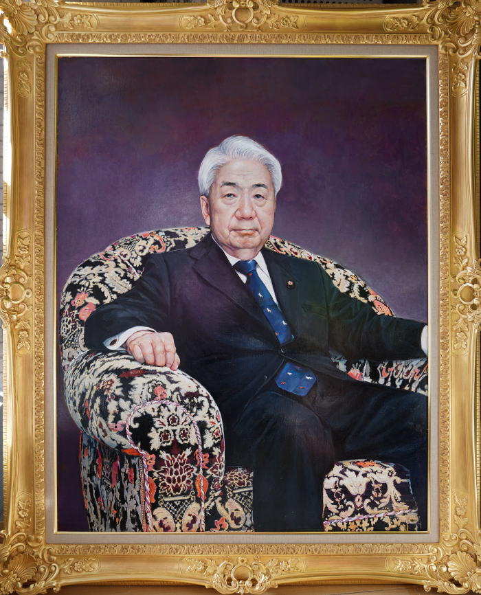 第33代尾辻秀久参議院議長油彩肖像画