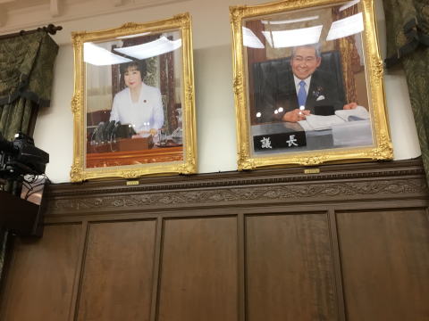 国会参議院委員会室議員肖像画