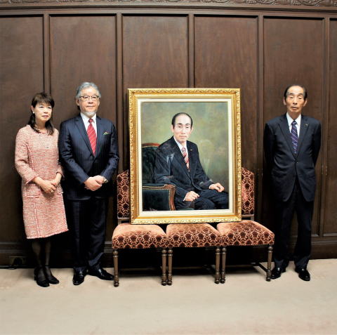 第３０代輿石東参議院服議長国会掲額肖像画２０１７年